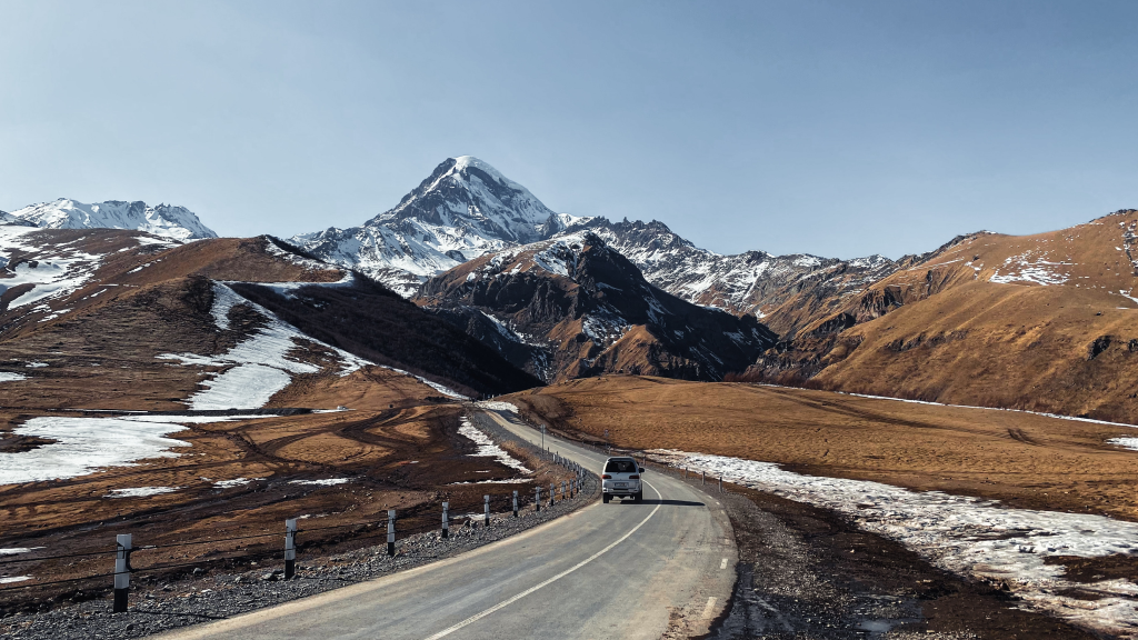 Гора Казбек – где находится, как добраться