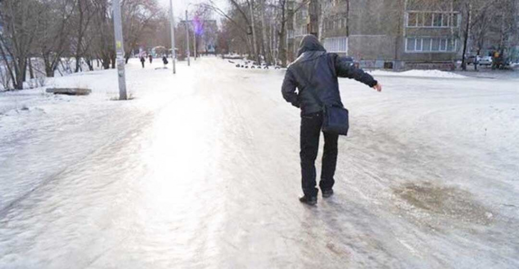 В гололёд нужно носить шипы.