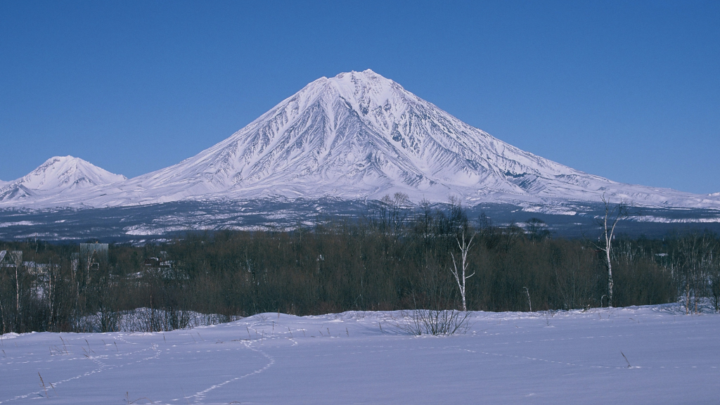 Ключевая сопка абсолютная высота. Камчатка в феврале. Зимняя Камчатка. Снежный вулкан. Новый год на Камчатке.