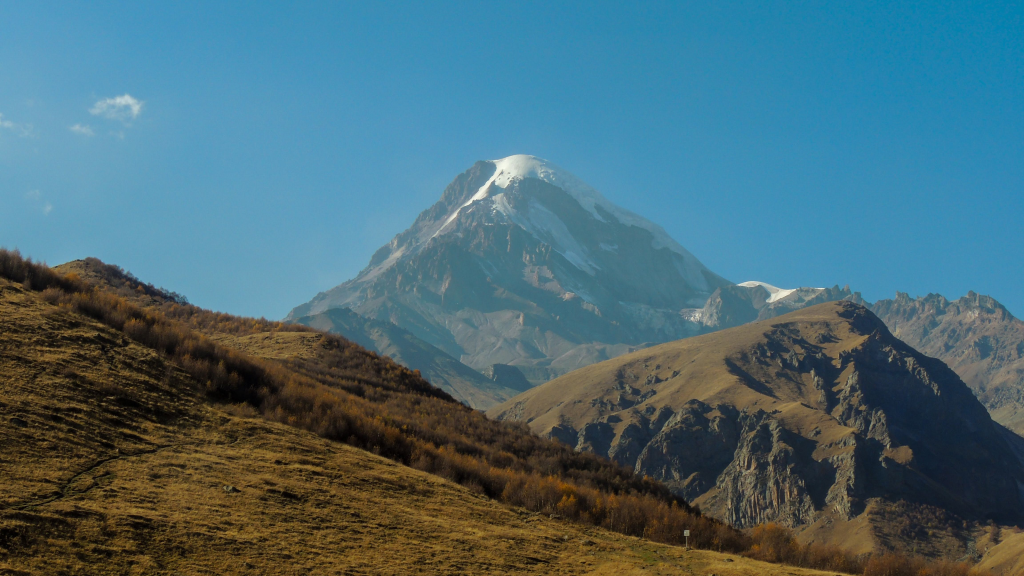 Гора Казбек – где находится, как добраться