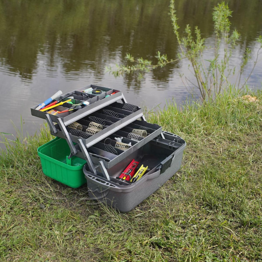 Ящик для летней рыбалки трехполочный зеленый 